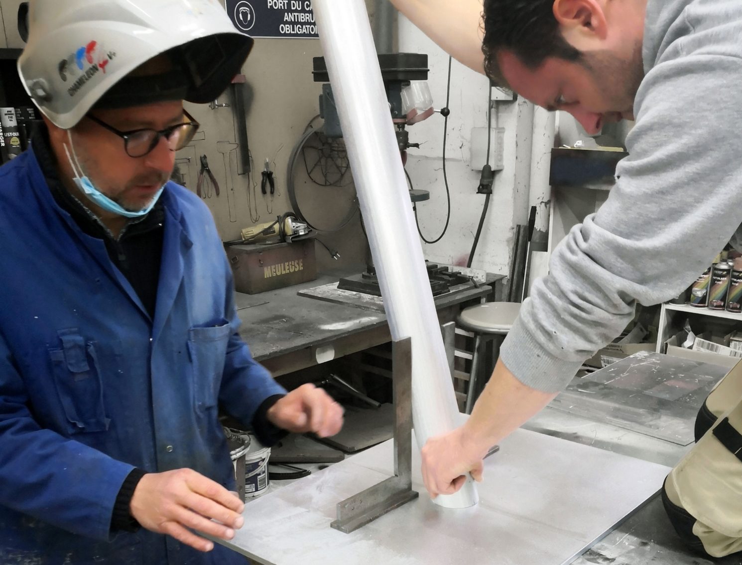 Fabrication de signalétique dans notre atelier de Le Mans