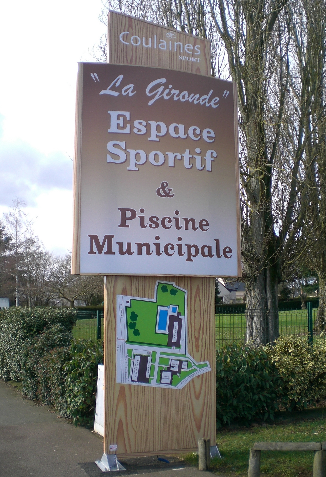 totem signalétique extérieure, piscine de Coulaines, Sarthe, 72