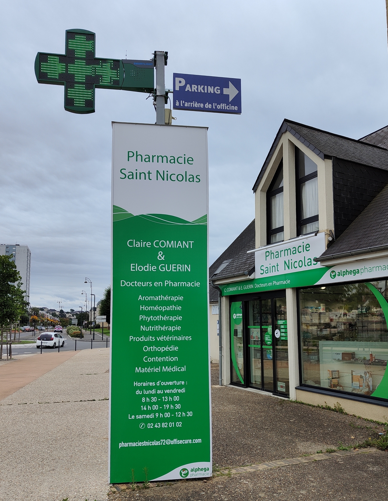 Totem signalétique pharmacie de Coulaines, Sarthe