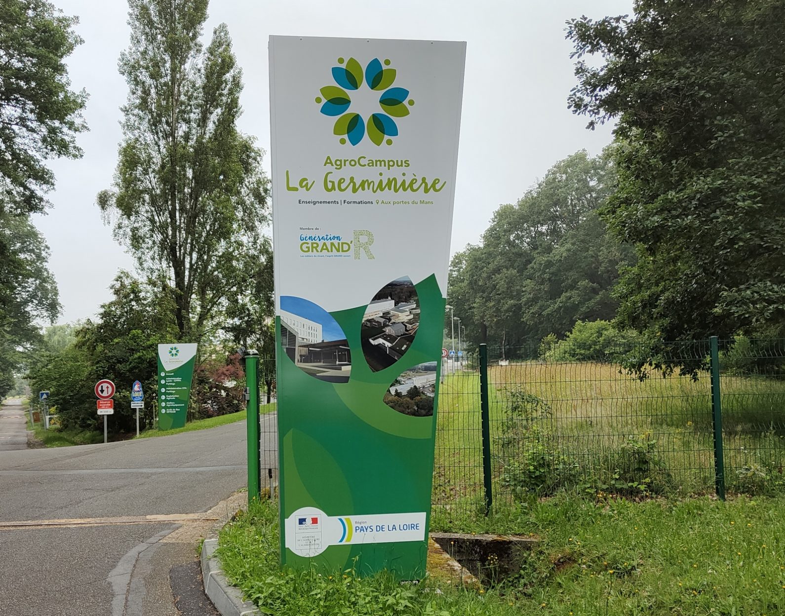 totem institutionnel pour l'Agrocampus de Rouillon en Sarthe