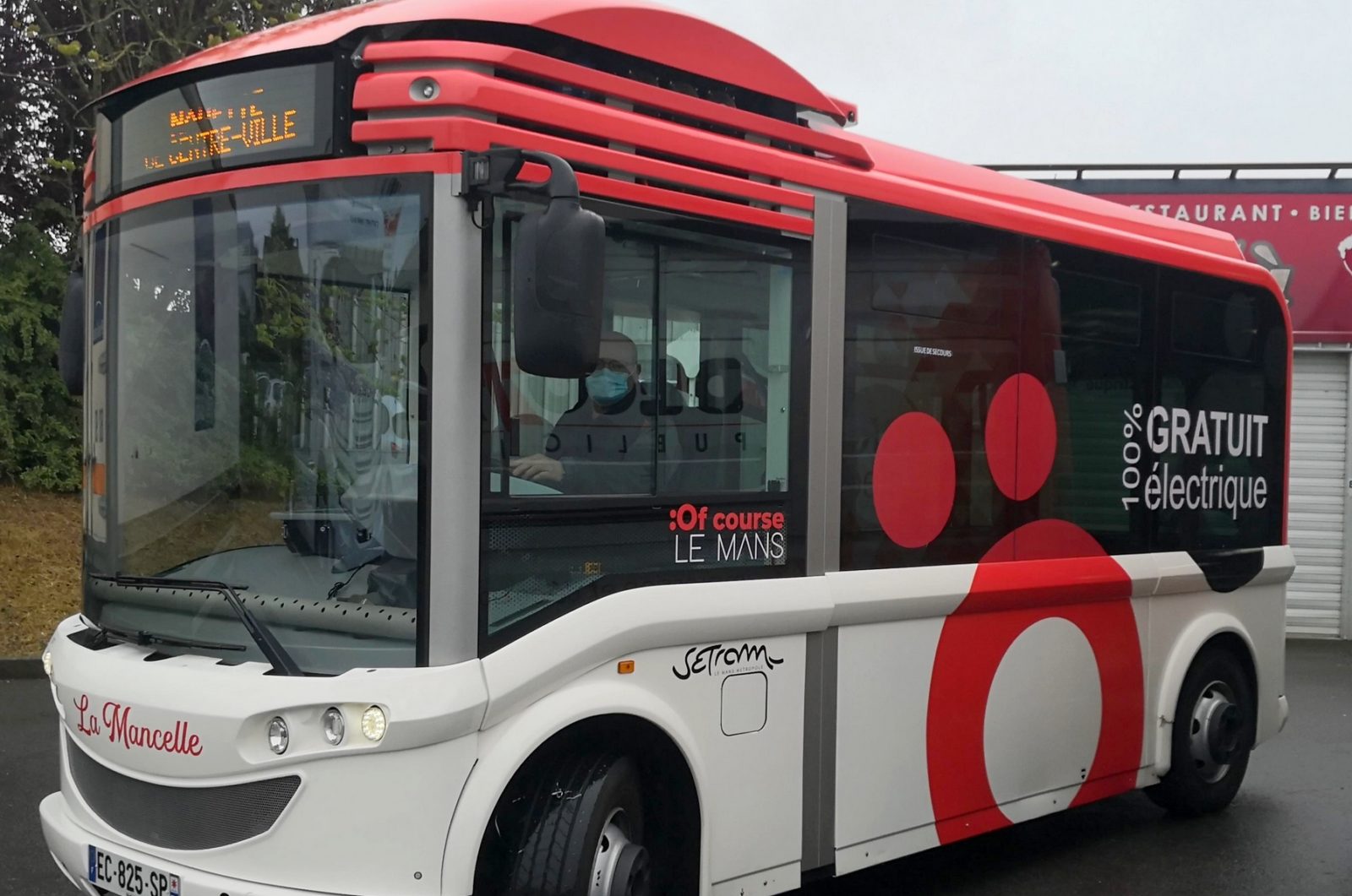 marquage véhicule en total covering sur bus Le Mans