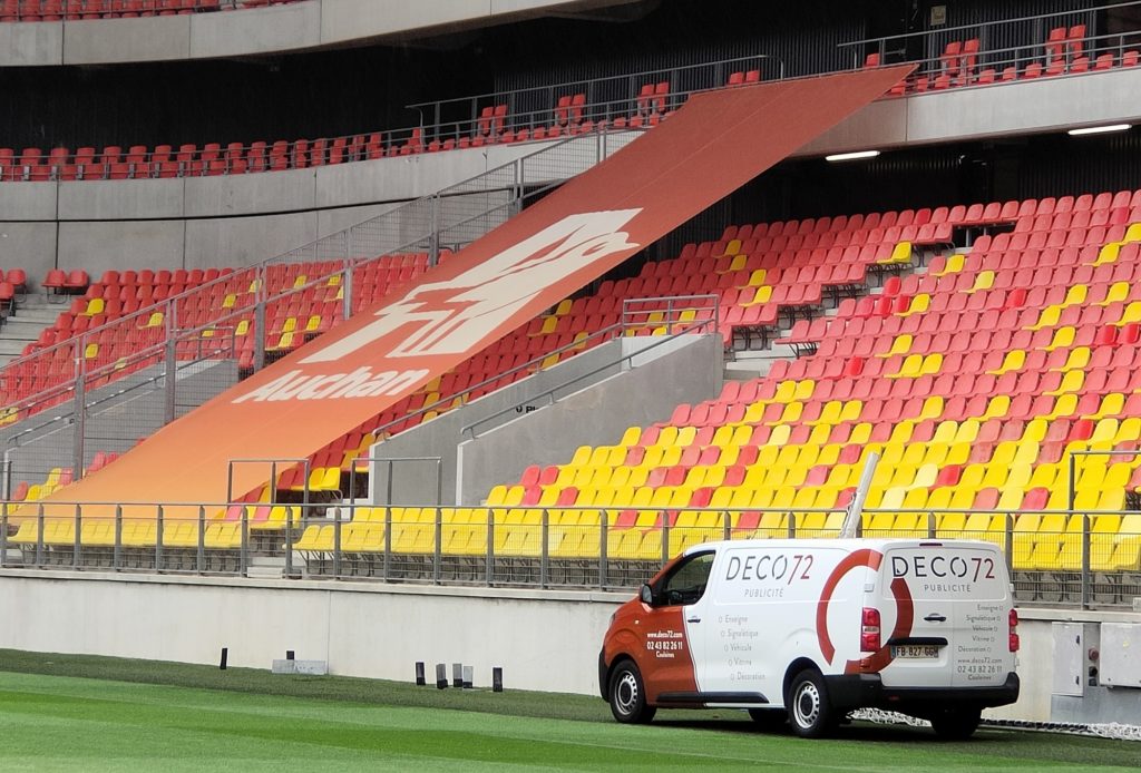 bâche évènementielle installée au stade MMArena, Le Mans