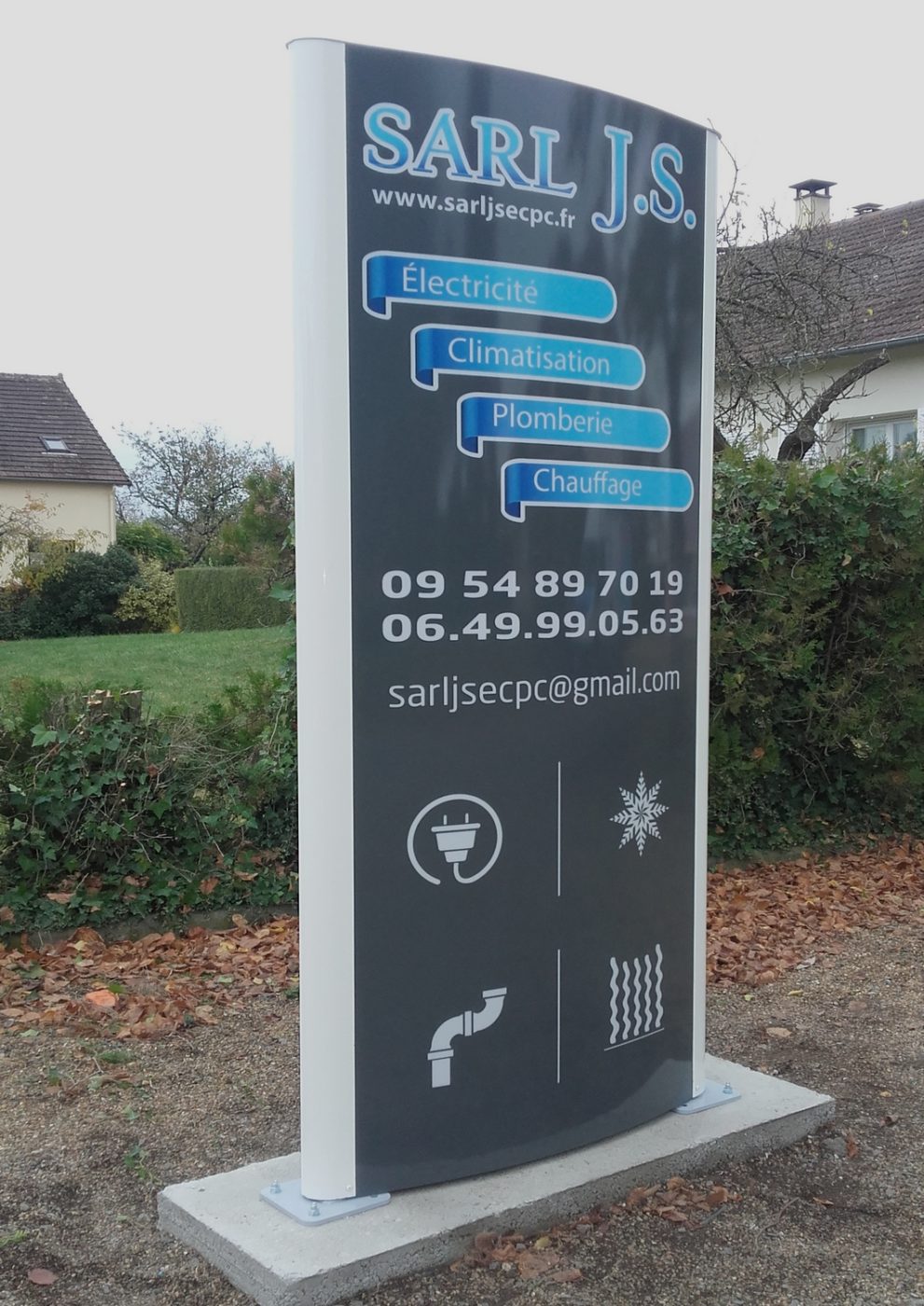 totem publicitaire pour un artisan en Sarthe