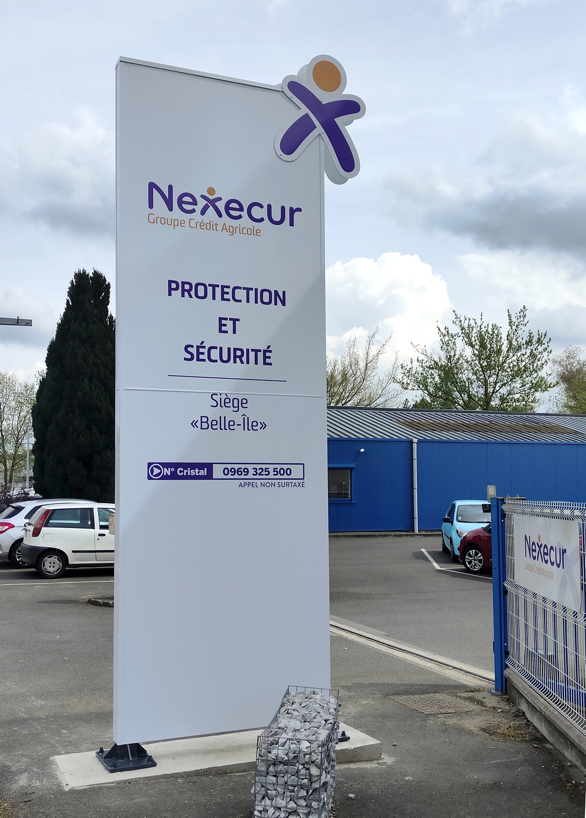 Réalisation d'un totem signalétique pour Nexecur Le Mans, 72