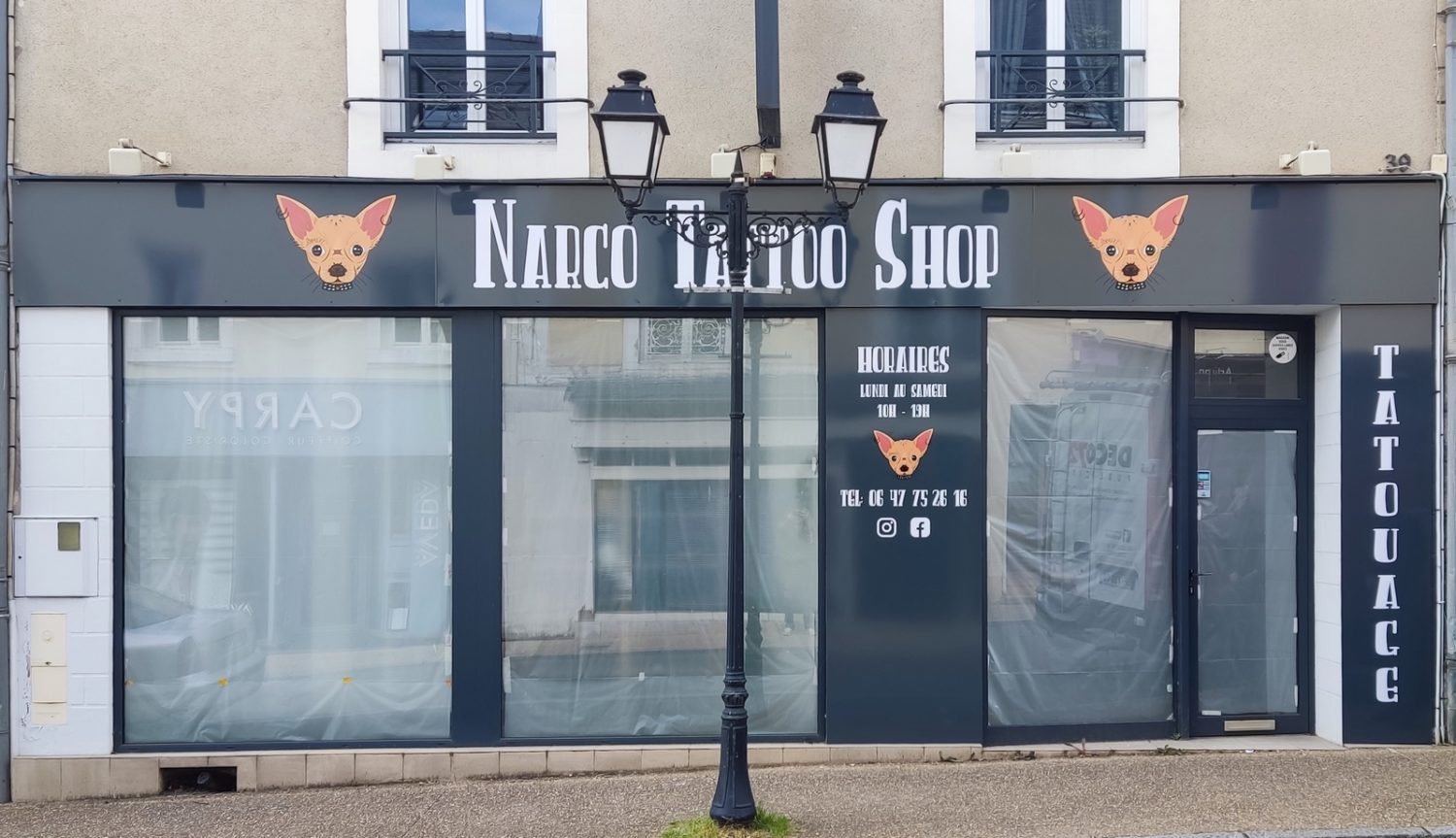 devanture boutique de tatouage à Conlie, en Sarthe