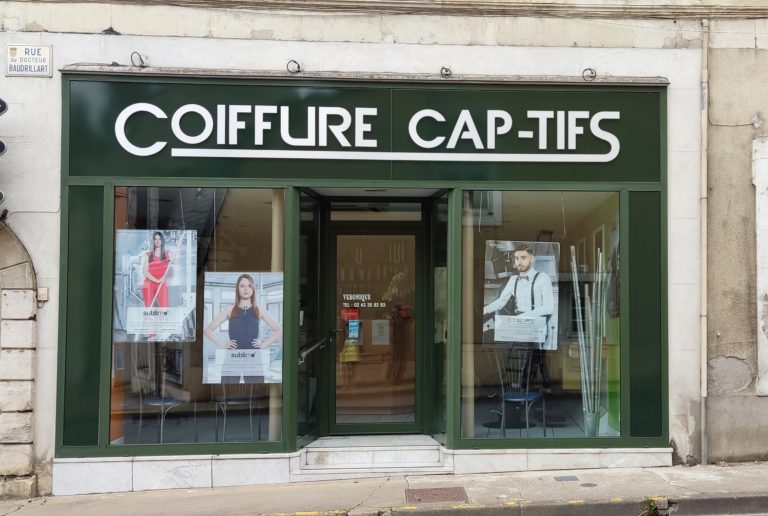 Devanture salon de coiffure en Sarthe