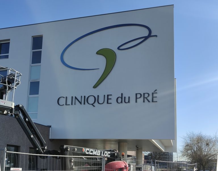 Enseigne clinique Le Mans